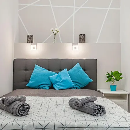 Apartment Quiet Downtown Haven Szimpla Ac Free Parking *