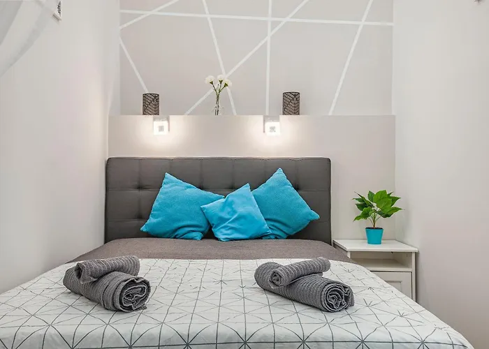 Apartment Quiet Downtown Haven Szimpla Ac Free Parking *