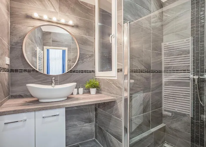 Daire Quiet Downtown Haven Szimpla Ac Free Parking