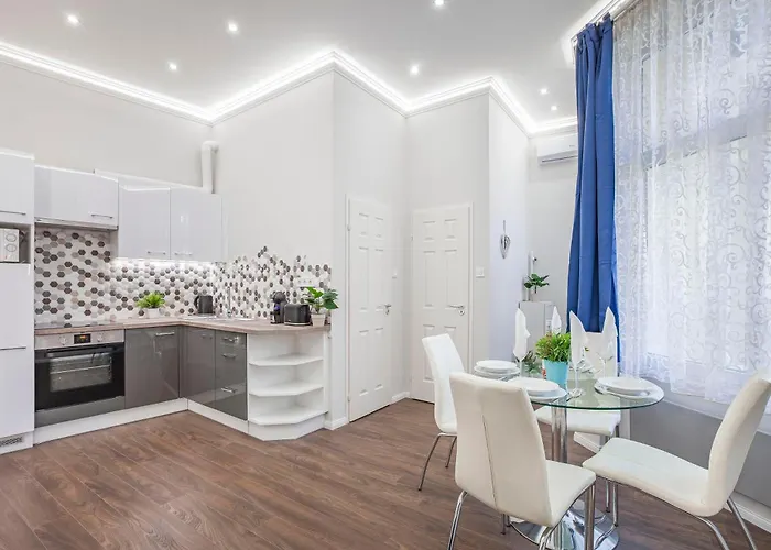 Apartment Quiet Downtown Haven Szimpla Ac Free Parking