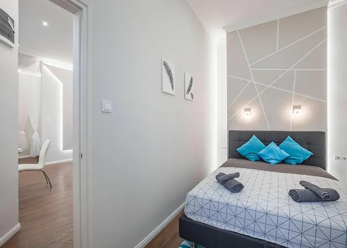 Daire Quiet Downtown Haven Szimpla Ac Free Parking