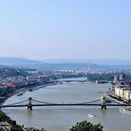 Quiet Downtown Haven Szimpla Ac Free Parking Appartement