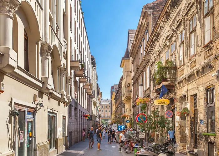 Quiet Downtown Haven Szimpla Ac Free Parking Appartement