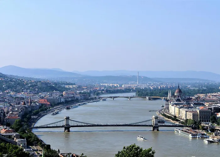 Quiet Downtown Haven Szimpla Ac Free Parking Appartement