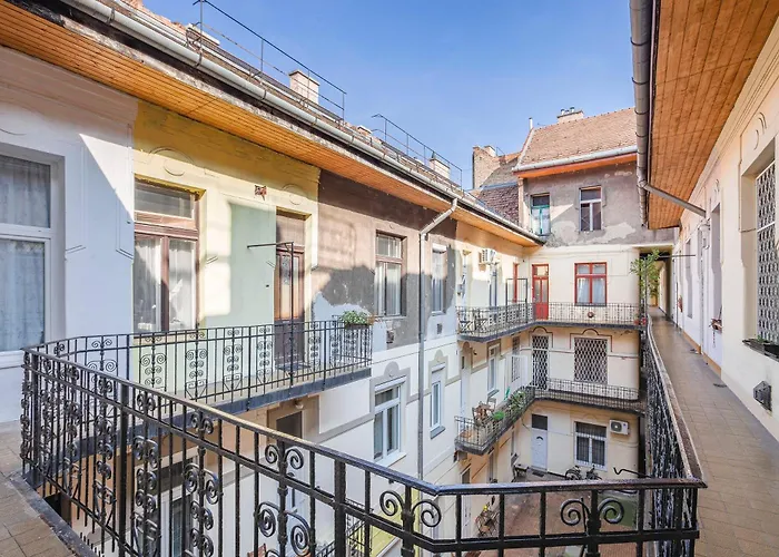 Quiet Downtown Haven Szimpla Ac Free Parking Appartement Budapest